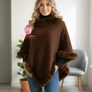 Poncho cape tricotée avec garniture en fausse fourrure